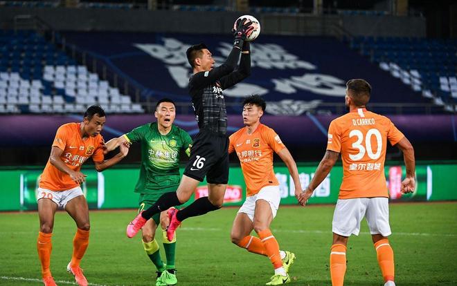 1亿镑！曼城头号引援目标遇天价，安德森转会陷僵局（1亿英镑要价！曼城追逐安德森受阻，交易陷入僵持）